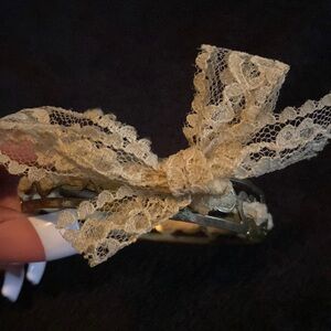 Bracelet with lace bow